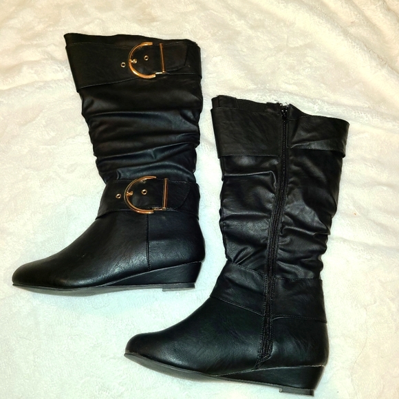 Shoes - Cute Woman's Black Boots
